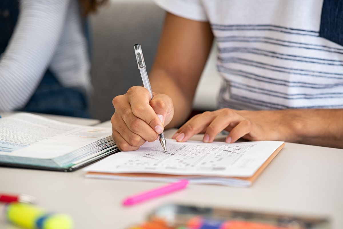 Saúde mental na escola: acolher sem diagnosticar